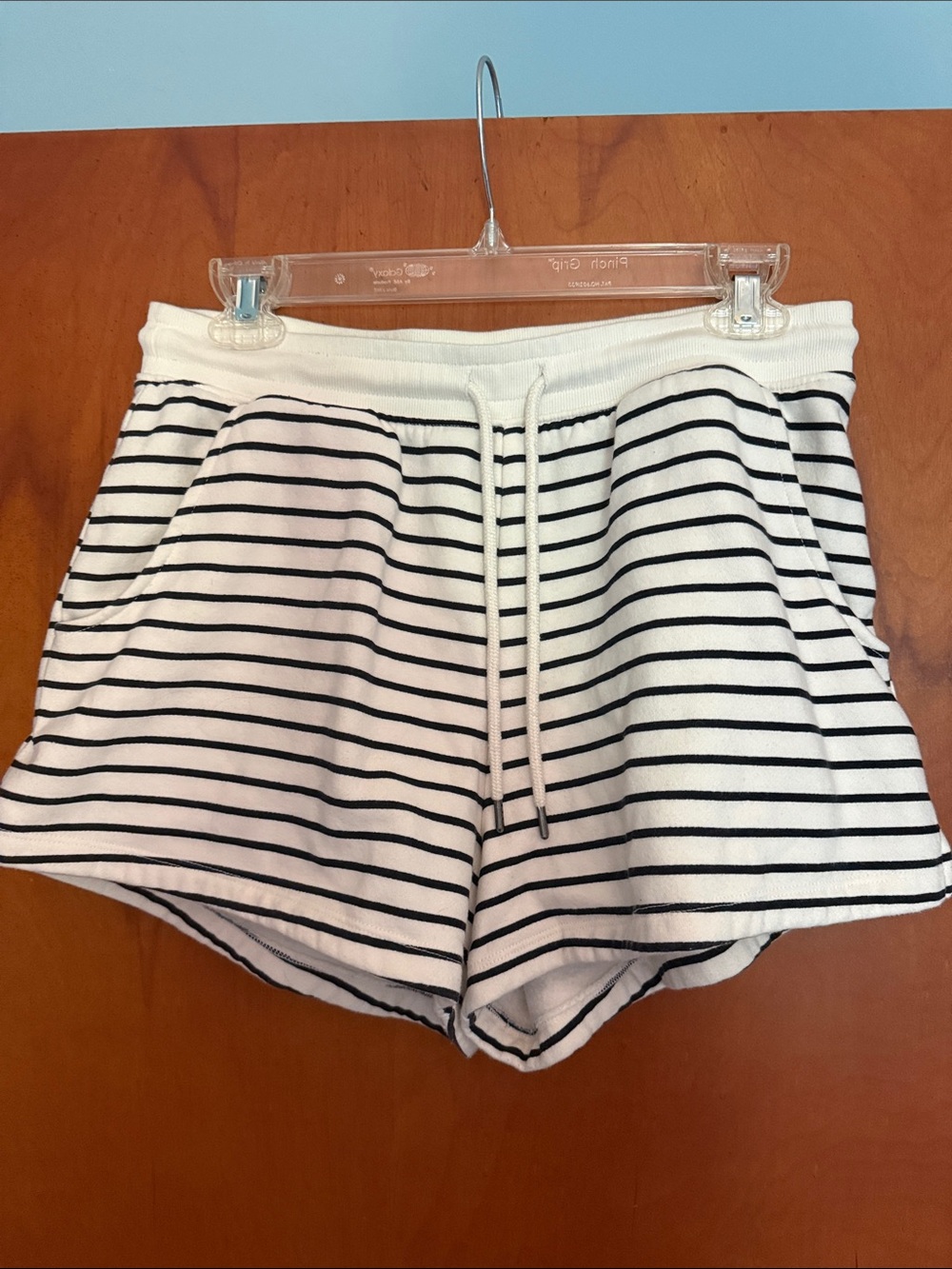 Universal Thread Striped Drawstring Women's Shorts - White/Black